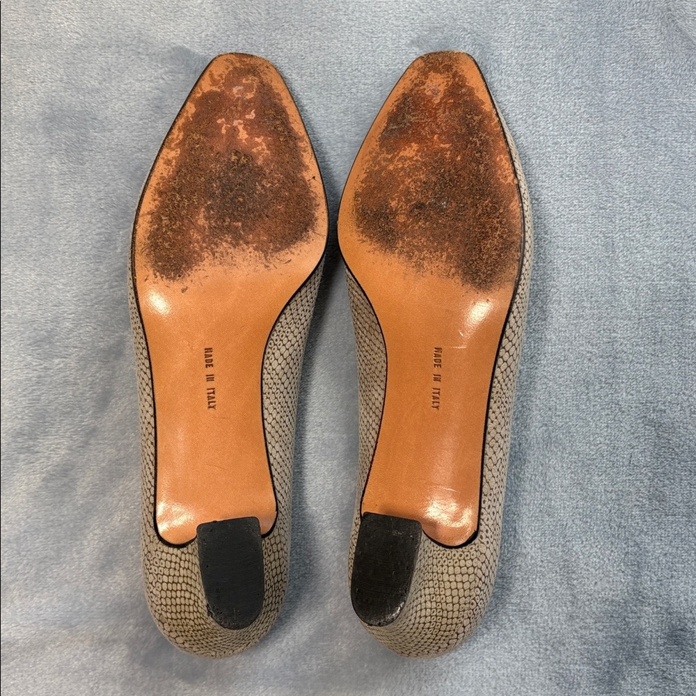 Salvatore Ferragamo Textured Pumps - Picture 6 of 12
